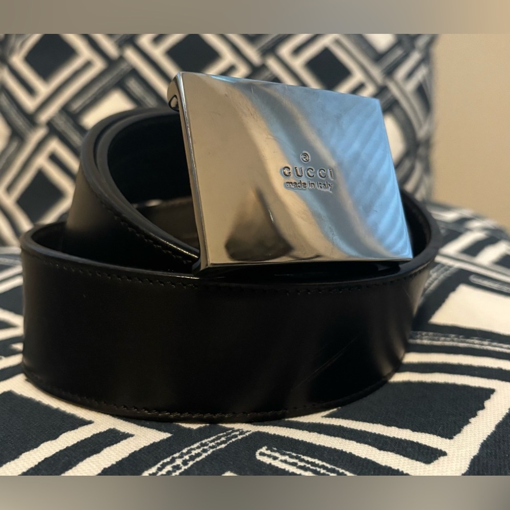 Authentic Gucci Men’s Embossed Logo Black Leather Belt